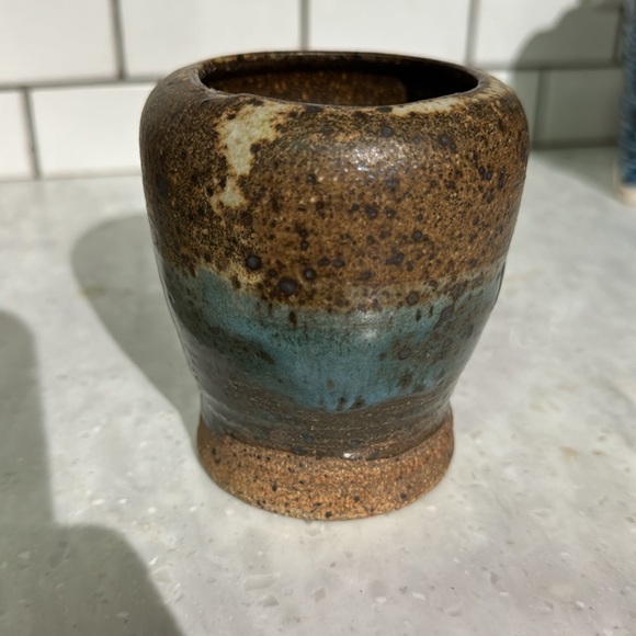 ONE OF A KIND HANDMADE CLAY POT! - Picture 2 of 4